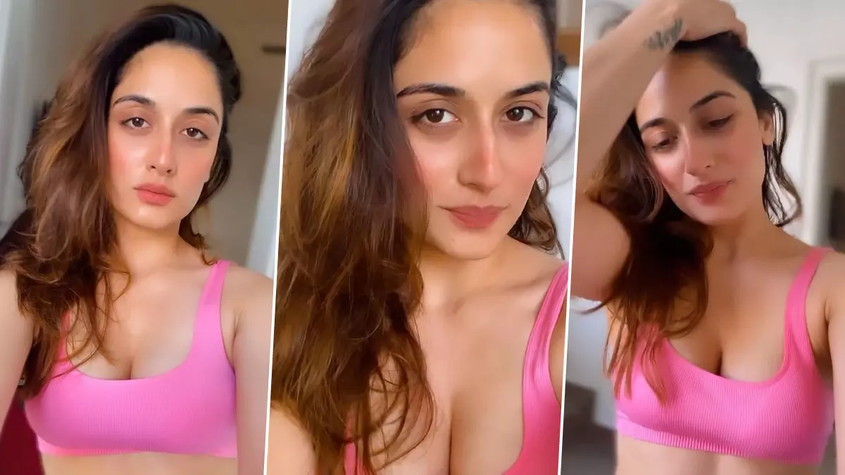 Uditi Singh Sexy Video: Uditi Singh ने गुलाबी स्पोर्ट्स ब्रा पहनकर दिखाया सेक्सी अवतार, Hot Video में दिखा ऐसा अंदाज Uditi Singh Sexy Video: Uditi Singh ने गुलाबी स्पोर्ट्स ब्रा पहनकर दिखाया सेक्सी अवतार, Hot Video में दिखा ऐसा अंदाज