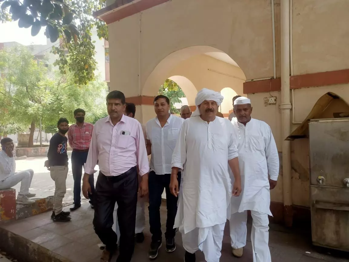 Choudhary Naresh Tikait : 20 साल पुराने मुकदमें में तारीख पर पहुंचे भारतीय किसान यूनियन के राष्ट्रीय अध्यक्ष चौधरी नरेश टिकैत, बोले बड़ी बात Choudhary Naresh Tikait : 20 साल पुराने मुकदमें में तारीख पर पहुंचे भारतीय किसान यूनियन के राष्ट्रीय अध्यक्ष चौधरी नरेश टिकैत, बोले बड़ी बात