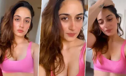Uditi Singh Sexy Video: Uditi Singh ने गुलाबी स्पोर्ट्स ब्रा पहनकर दिखाया सेक्सी अवतार, Hot Video में दिखा ऐसा अंदाज Uditi Singh Sexy Video: Uditi Singh ने गुलाबी स्पोर्ट्स ब्रा पहनकर दिखाया सेक्सी अवतार, Hot Video में दिखा ऐसा अंदाज