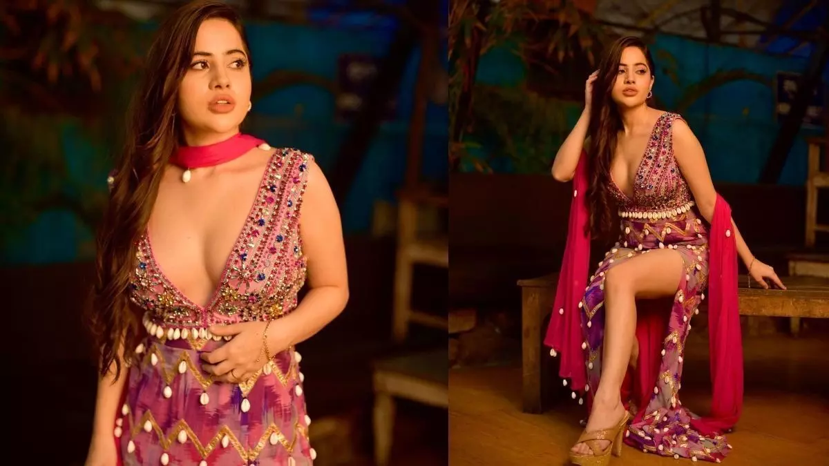 Urfi Javed Sexy Video: Urfi Javed के बोल्ड अंदाज ने उडाए फैंस के होश, इंटरनेट पर वायरल हुई ये Hot Photos Urfi Javed Sexy Video: Urfi Javed के बोल्ड अंदाज ने उडाए फैंस के होश, इंटरनेट पर वायरल हुई ये Hot Photos