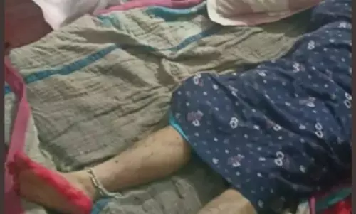 Murder in Prayagraj:यूपी में एक ब्राह्मण परिवार के पाँच लोगों की हत्या, पति पत्नी समेत तीन बेटियाँ मार डाली Murder in Prayagraj:यूपी में एक ब्राह्मण परिवार के पाँच लोगों की हत्या, पति पत्नी समेत तीन बेटियाँ मार डाली