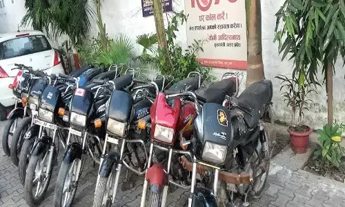 सहारनपुर पुलिस द्वारा 80 मोटर साईकिल व स्कूटर, 3 ट्रेक्टर, 5 कार की नीलामी की