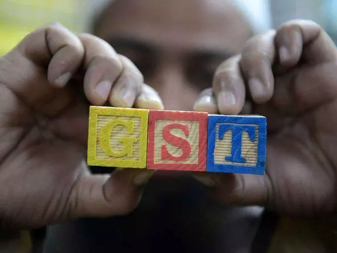 जीएसटी दरों में बदलाव की हो रही तैयारी, जानिए क्या होंगे नए रेट्स, बढ़ेगी महंगाई जीएसटी दरों में बदलाव की हो रही तैयारी, जानिए क्या होंगे नए रेट्स, बढ़ेगी महंगाई