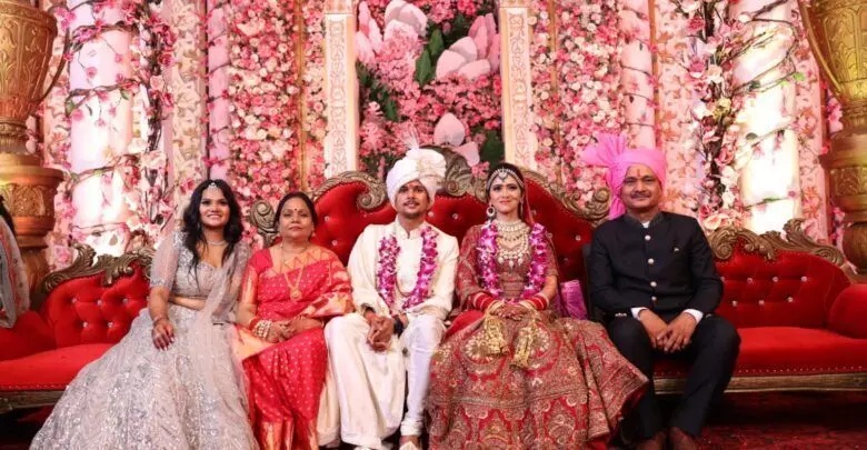 आईपीएस आयुष और डॉ पारुल सात फेरों के बंधन में बंधे