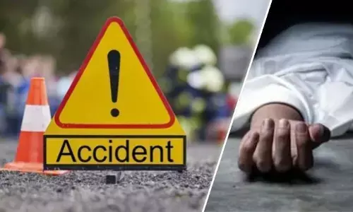 सड़क हादसे में बाइक सवार 3 युवकों की दर्दनाक मौत सड़क हादसे में बाइक सवार 3 युवकों की दर्दनाक मौत