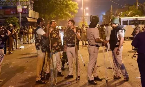 Jahangirpuri Violence : अनुमति के बिना निकाला गया हनुमान जयंती पर जुलूस, VHP व बजरंग दल के नेताओं पर केस दर्ज