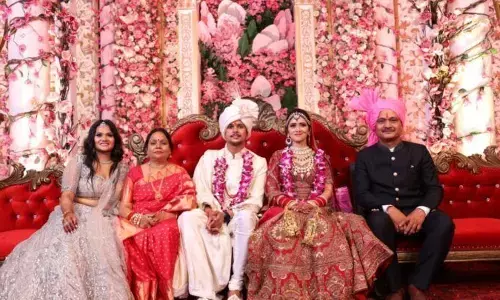 आईपीएस आयुष और डॉ पारुल सात फेरों के बंधन में बंधे