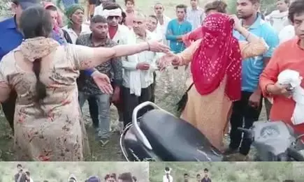 एक महिला ने अपने पति को उसकी प्रेमिका के साथ रंगे हाथों पकडा और फिर किया ये हाल