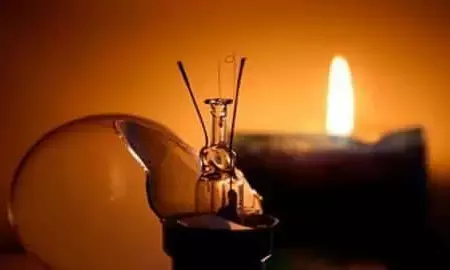 UP का एक ऐसा गांव जहां 5 साल से नहीं है बिजली, फिर भी ग्रामीण चुकाते है बिल