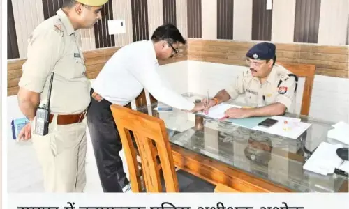 आईपीएस अशोक कुमार शुक्ला ने रामपुर एसपी का चार्ज लिया, बोले जनता के लिए हर समय मेरे दरवाजे खुले है आईपीएस अशोक कुमार शुक्ला ने रामपुर एसपी का चार्ज लिया, बोले जनता के लिए हर समय मेरे दरवाजे खुले है