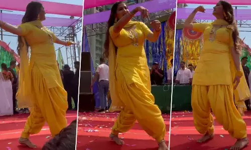 Sapna Choudhary Sexy Video: हरयाणवी डांसर Sapna Choudhary ने सूट पहनकर स्टेज पर जमाई महफिल, डांस देखकर हो जाएंगे खुश Sapna Choudhary Sexy Video: हरयाणवी डांसर Sapna Choudhary ने सूट पहनकर स्टेज पर जमाई महफिल, डांस देखकर हो जाएंगे खुश