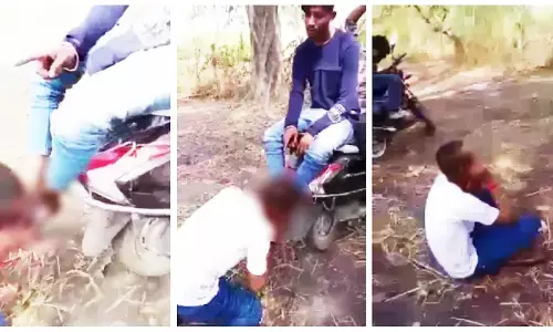 मां की मजदूरी मांगने पर दबंगों ने दलित युवक को पीटा, पैर चटवाए, 6 गिरफ्तार मां की मजदूरी मांगने पर दबंगों ने दलित युवक को पीटा, पैर चटवाए, 6 गिरफ्तार