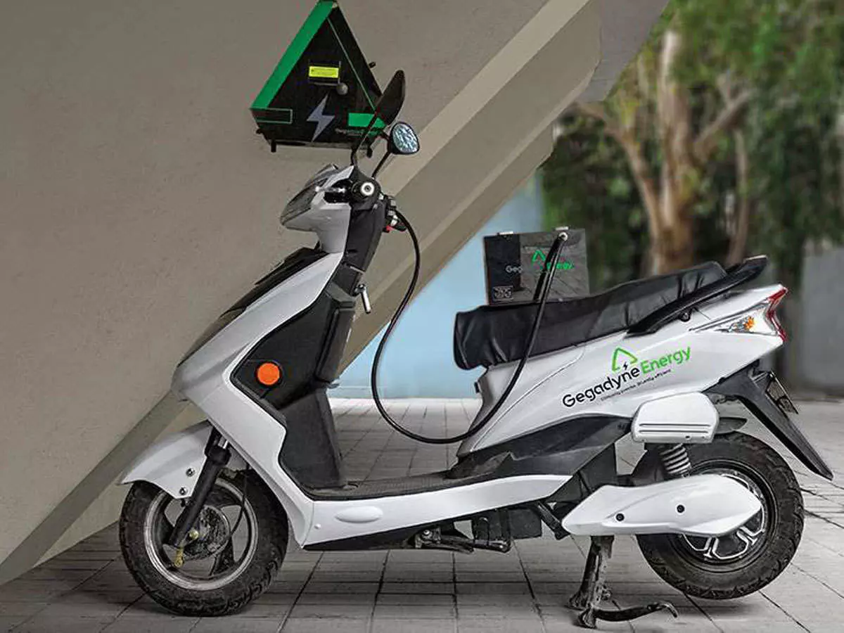 Battery Vehicles: यह नीति हुई लागू तो बैटरी वाहन आ जाएंगे ₹ 5-15 लाख कि रेंज में Battery Vehicles: यह नीति हुई लागू तो बैटरी वाहन आ जाएंगे ₹ 5-15 लाख कि रेंज में