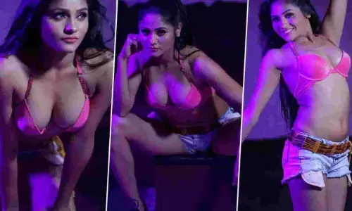 Akshara Singh Sexy Video: भोजपुरी एक्ट्रेस Monalisa और Akshara Singh को टक्कर द रही हैं Shweta Sharma, बोल्डनेस से पार रही हैं हदें Akshara Singh Sexy Video: भोजपुरी एक्ट्रेस Monalisa और Akshara Singh को टक्कर द रही हैं Shweta Sharma, बोल्डनेस से पार रही हैं हदें