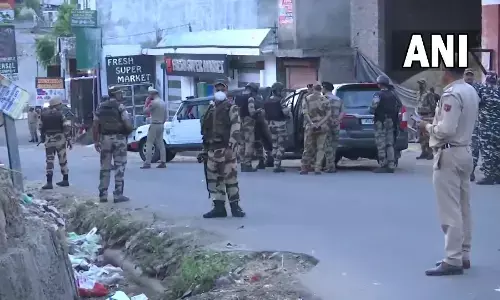 Jammu and Kashmir : जम्मू के सुंजवां में CISF की बस पर हमला, 1 जवान शहीद, 10 घायल, दो एनकाउंटर में छह आतंकी ढेर Jammu and Kashmir : जम्मू के सुंजवां में CISF की बस पर हमला, 1 जवान शहीद, 10 घायल, दो एनकाउंटर में छह आतंकी ढेर