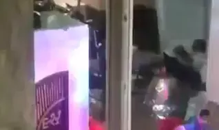 Ghaziabad Modinagar News Video Viral: थूक लगाकर नान रोटी बनाने का वीड़ियो सोशल मीड़िया पर हुआ वायरल, देखिए पूरा वीडियो Ghaziabad Modinagar News Video Viral: थूक लगाकर नान रोटी बनाने का वीड़ियो सोशल मीड़िया पर हुआ वायरल, देखिए पूरा वीडियो