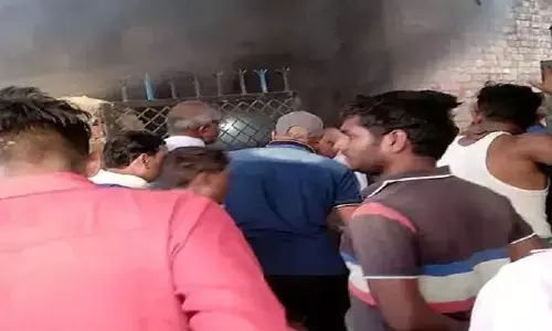 Prayagraj News:प्रयागराज में चार हत्या से मची सनसनी, 5 लोगों की गला रेतकर हत्या, चार की मौत Prayagraj News:प्रयागराज में चार हत्या से मची सनसनी, 5 लोगों की गला रेतकर हत्या, चार की मौत