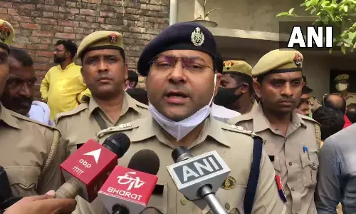 प्रयागराज में कथित रूप से एक ही परिवार के 5 लोगों की हत्या, एसएसपी और डीएम बोले प्रयागराज में कथित रूप से एक ही परिवार के 5 लोगों की हत्या, एसएसपी और डीएम बोले