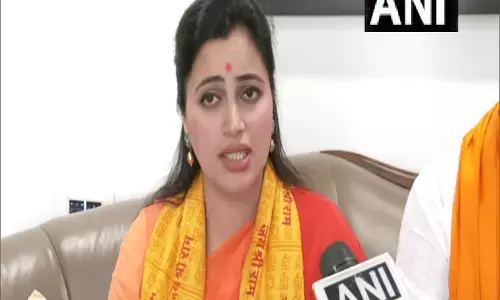 Navneet Rana : नवनीत राणा ने वापस लिया अपना फैसला, मातोश्री पर नहीं पढेंगी हनुमान चालीसा Navneet Rana : नवनीत राणा ने वापस लिया अपना फैसला, मातोश्री पर नहीं पढेंगी हनुमान चालीसा