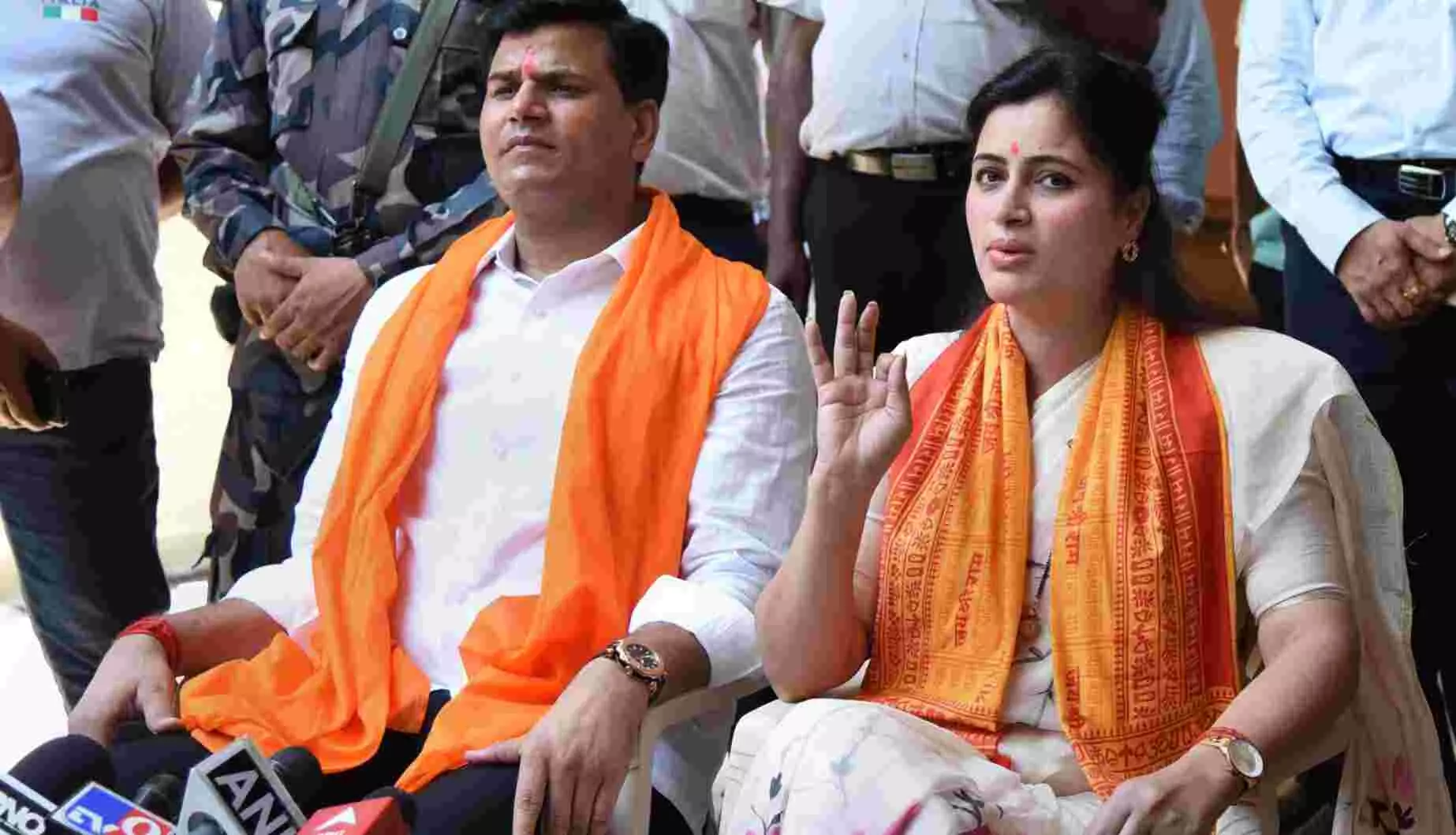 नवनीत राणा ने जमानत की शर्तों का किया उल्लंघन, दोबारा भेजी जा सकती हैं जेल नवनीत राणा ने जमानत की शर्तों का किया उल्लंघन, दोबारा भेजी जा सकती हैं जेल