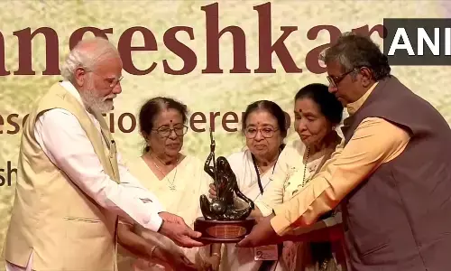 PM मोदी प्रथम लता दीनानाथ मंगेशकर पुरस्कार से हुए सम्मानित, बोले- लता दीदी उम्र से बड़ी थीं और कर्म से भी बड़ी थीं PM मोदी प्रथम लता दीनानाथ मंगेशकर पुरस्कार से हुए सम्मानित, बोले- लता दीदी उम्र से बड़ी थीं और कर्म से भी बड़ी थीं