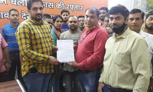 ग़ाज़ियाबाद के कनावनी में पिछले 15 दिनों से बिजली से परेशान है निवासी, गाँव वालों ने विधायक पंकज सिंह के कार्यालय पहुंचकर की शिकायत