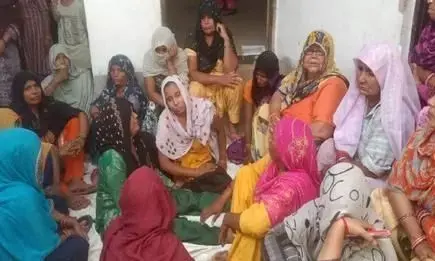 Ghaziabad News :рдЧрд╛рдЬрд┐рдпрд╛рдмрд╛рдж рдореЗрдВ рджрд╛рджрд╛-рджрд╛рджреА рдФрд░ рдкреЛрддреЗ рд╕рд╣рд┐рдд рдЪрд╛рд░ рдХреА рдореМрдХреЗ рдкрд░ рдореМрдд, рдкрд░рд┐рд╡рд╛рд░ рдореЗрдВ рдордЪрд╛ рдХреЛрд╣рд░рд╛рдо Ghaziabad News :рдЧрд╛рдЬрд┐рдпрд╛рдмрд╛рдж рдореЗрдВ рджрд╛рджрд╛-рджрд╛рджреА рдФрд░ рдкреЛрддреЗ рд╕рд╣рд┐рдд рдЪрд╛рд░ рдХреА рдореМрдХреЗ рдкрд░ рдореМрдд, рдкрд░рд┐рд╡рд╛рд░ рдореЗрдВ рдордЪрд╛ рдХреЛрд╣рд░рд╛рдо