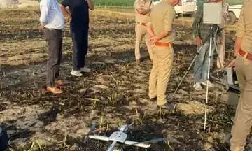 शामली के जंगलों में आबकारी विभाग ने की कच्ची शराब बनाने वालों पर छापेमारी: ड्रोन से की गई निगरानी शामली के जंगलों में आबकारी विभाग ने की कच्ची शराब बनाने वालों पर छापेमारी: ड्रोन से की गई निगरानी