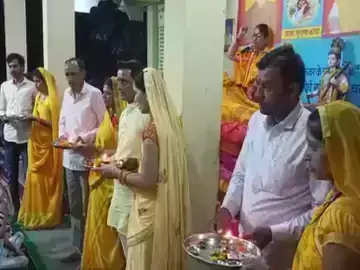 खरगोन हिंसा के बाद लोगों ने लिया आर्थिक बहिष्कार का संकल्प, कहा - विधर्मियों से नहीं खरीदेंगे सामान खरगोन हिंसा के बाद लोगों ने लिया आर्थिक बहिष्कार का संकल्प, कहा - विधर्मियों से नहीं खरीदेंगे सामान