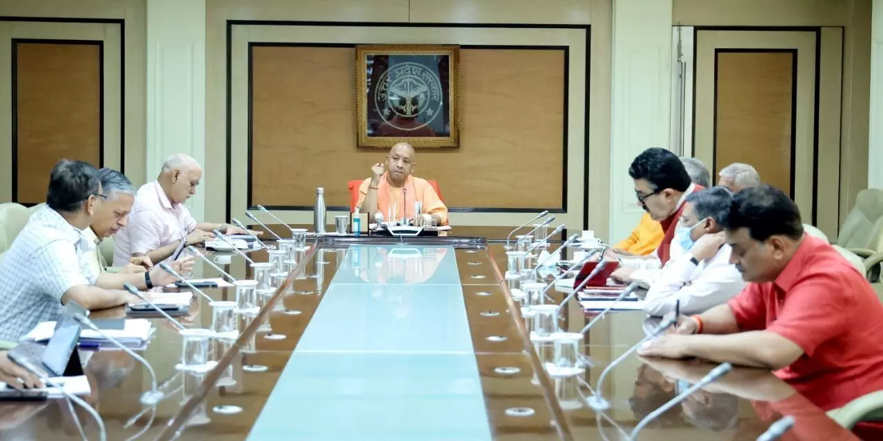18 वर्ष से अधिक आयु वर्ग के लोगों को लगेगी बूस्टर डोज, CM योगी ने दिए ये निर्देश 18 वर्ष से अधिक आयु वर्ग के लोगों को लगेगी बूस्टर डोज, CM योगी ने दिए ये निर्देश