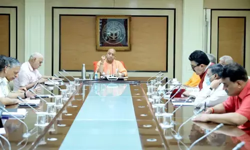 18 वर्ष से अधिक आयु वर्ग के लोगों को लगेगी बूस्टर डोज, CM योगी ने दिए ये निर्देश 18 वर्ष से अधिक आयु वर्ग के लोगों को लगेगी बूस्टर डोज, CM योगी ने दिए ये निर्देश
