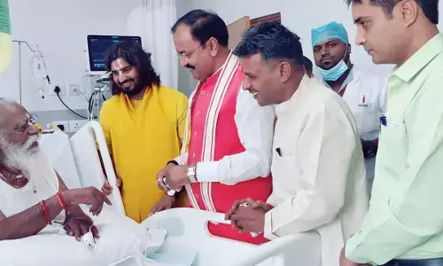 डिप्टी सीएम केशव प्रसाद मौर्य ने जाना नृत्यगोपाल दास का हाल डिप्टी सीएम केशव प्रसाद मौर्य ने जाना नृत्यगोपाल दास का हाल