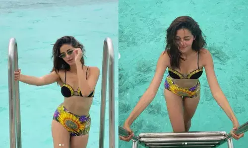 Ananya Panday Sexy Video: Ananya Panday की बिकिनी फोटोज ने उड़ाए फैंस के होश, हॉट स्टाइल में करती दिखी पोज Ananya Panday Sexy Video: Ananya Panday की बिकिनी फोटोज ने उड़ाए फैंस के होश, हॉट स्टाइल में करती दिखी पोज