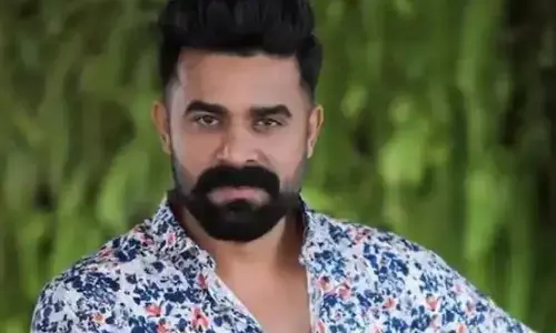 मलयालम अभिनेता विजय बाबू पर बलात्कार का मामला दर्ज, अभिनेत्री का कहना है कि उसे इस फिल्म की भूमिकाओं के लिए प्रताड़ित किया गया मलयालम अभिनेता विजय बाबू पर बलात्कार का मामला दर्ज, अभिनेत्री का कहना है कि उसे इस फिल्म की भूमिकाओं के लिए प्रताड़ित किया गया