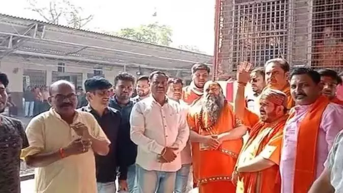 आगरा में चामुंडा देवी मंदिर का विवाद गरमाया, जाने क्या है मामला?