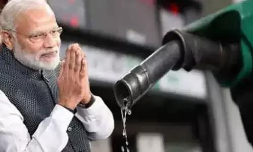 जनता की भलाई के लिए पेट्रोल-डीजल को GST के अंतर्गत क्यों नहीं लाते मोदीजी! जनता की भलाई के लिए पेट्रोल-डीजल को GST के अंतर्गत क्यों नहीं लाते मोदीजी!