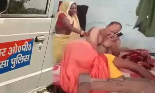 थाने में महिला से मसाज कराते दारोगा का वायरल हुआ वीडियो, एसपी ने किया सस्पेंड