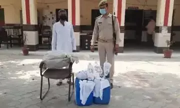 Shamli News: गन्ने के खेत में चल रही शराब भट्टी पर छापा,1 आरोपी  45 लीटर कच्ची शराब के साथ गिरफ्तार 200 लीटर लहन किया नष्ट