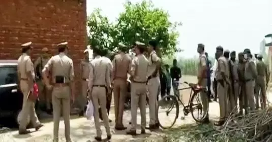 मुजफ्फरनगर में डबल मर्डर से फैली सनसनी, घरेलू विवाद में दिनदहाड़े चाचा-भतीजे की हत्या से हड़कंप मुजफ्फरनगर में डबल मर्डर से फैली सनसनी, घरेलू विवाद में दिनदहाड़े चाचा-भतीजे की हत्या से हड़कंप