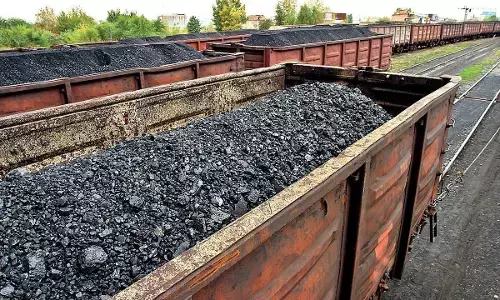 मेरठ: बर्निंग ट्रेन बनने से बची कोयले से लदी मालगाड़ी मेरठ: बर्निंग ट्रेन बनने से बची कोयले से लदी मालगाड़ी