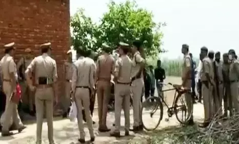 मुजफ्फरनगर में डबल मर्डर से फैली सनसनी, घरेलू विवाद में दिनदहाड़े चाचा-भतीजे की हत्या से हड़कंप मुजफ्फरनगर में डबल मर्डर से फैली सनसनी, घरेलू विवाद में दिनदहाड़े चाचा-भतीजे की हत्या से हड़कंप