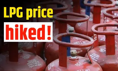 LPG Cylinder Price Hike : आम आदमी पर मंहगाई की मार : फिर महंगा हो गया घरेलू गैस सिलेंडर, आपकी जेब अब इतना बढ़ा बोझ LPG Cylinder Price Hike : आम आदमी पर मंहगाई की मार : फिर महंगा हो गया घरेलू गैस सिलेंडर, आपकी जेब अब इतना बढ़ा बोझ