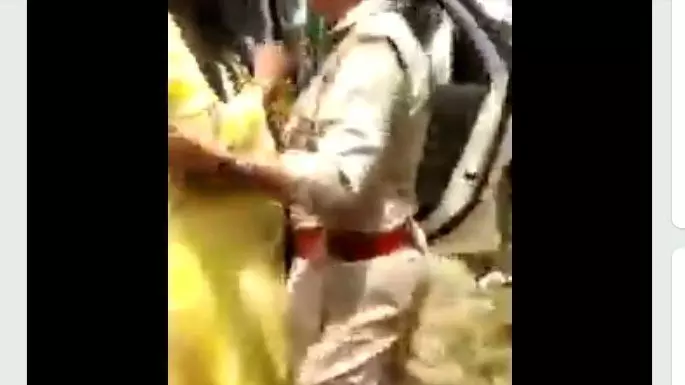 शराब के नशे में महिला अफसर का हाईवोल्टेज ड्रामा, पुलिसकर्मियों से भी भिड़ी, वीडियो सोशल मीडिया वायरल शराब के नशे में महिला अफसर का हाईवोल्टेज ड्रामा, पुलिसकर्मियों से भी भिड़ी, वीडियो सोशल मीडिया वायरल