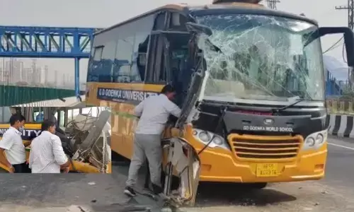 GD Goenka स्कूल बस दुर्घटनाग्रस्त, बाल-बाल बचे बच्चे, हादसे में चालक बुरी तरह घायल GD Goenka स्कूल बस दुर्घटनाग्रस्त, बाल-बाल बचे बच्चे, हादसे में चालक बुरी तरह घायल