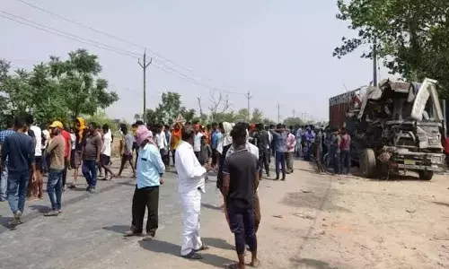 लूट-हत्या कर भाग रहे चोर को लोगों ने पीट पीटकर मार डाला लूट-हत्या कर भाग रहे चोर को लोगों ने पीट पीटकर मार डाला