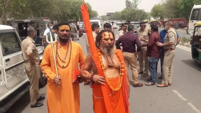 महंत परमहंस दास पहुंचे आगरा: ताजमहल में पूजा करने का एलान, पुलिस ने रास्ते में रोका महंत परमहंस दास पहुंचे आगरा: ताजमहल में पूजा करने का एलान, पुलिस ने रास्ते में रोका
