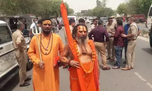 महंत परमहंस दास पहुंचे आगरा: ताजमहल में पूजा करने का एलान, पुलिस ने रास्ते में रोका महंत परमहंस दास पहुंचे आगरा: ताजमहल में पूजा करने का एलान, पुलिस ने रास्ते में रोका