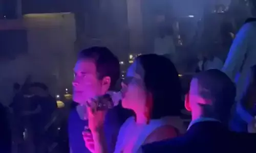 नाइटक्लब में पार्टी करते दिखे राहुल गांधी, देखें ये वीडियो