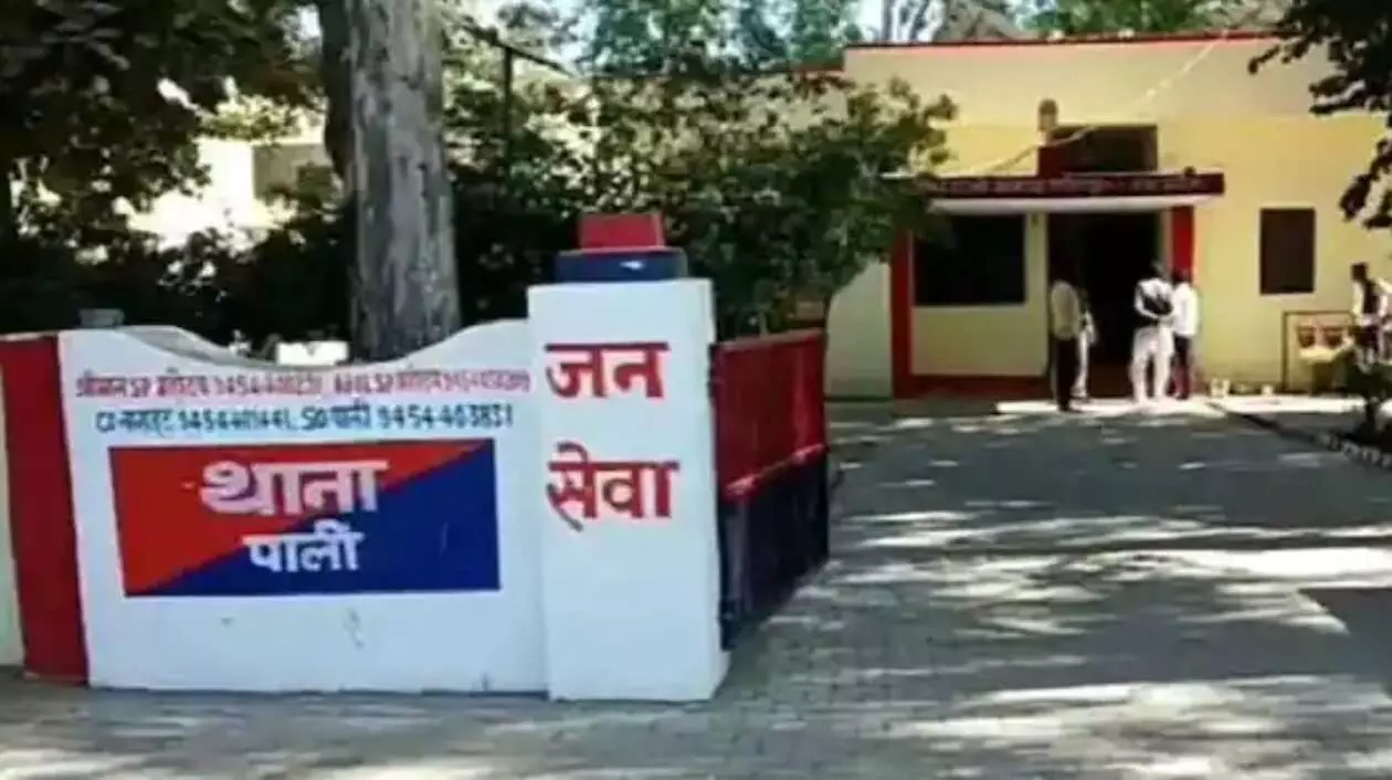 यूपी : गैंगरेप की शिकायत करने पहुंची किशोरी से थानाध्यक्ष ने की शर्मसार करने वाली हरकत, केस दर्ज यूपी : गैंगरेप की शिकायत करने पहुंची किशोरी से थानाध्यक्ष ने की शर्मसार करने वाली हरकत, केस दर्ज