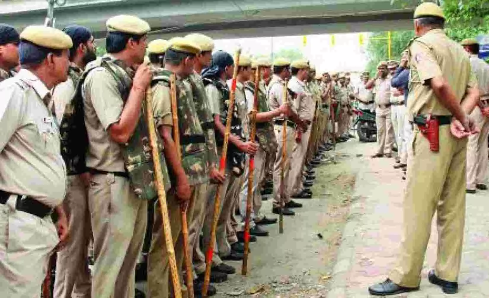 ईद पर दिल्ली पुलिसकर्मियों पर बड़ी कार्रवाई, 60 पुलिसकर्मी सस्पेंड